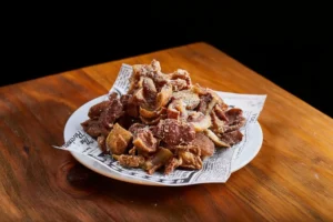 Morro de cerdo frito crujiente: sabor a tradición